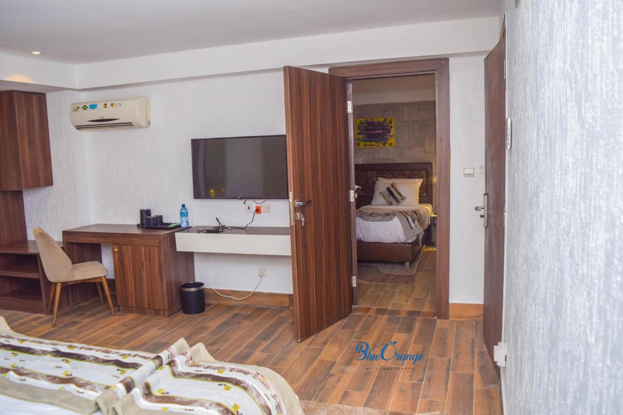 Blue Orange Hotel And Towers Shomolu Exterior photo