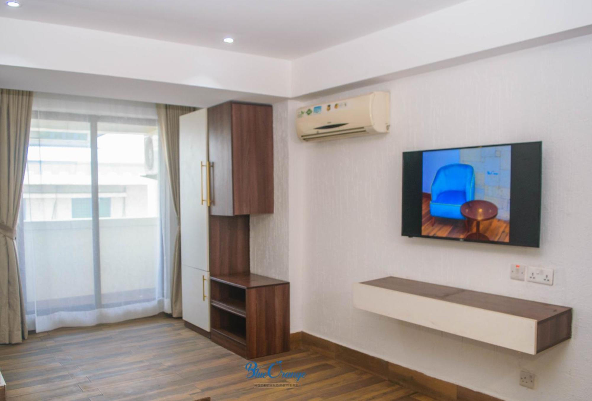 Blue Orange Hotel And Towers Shomolu Exterior photo